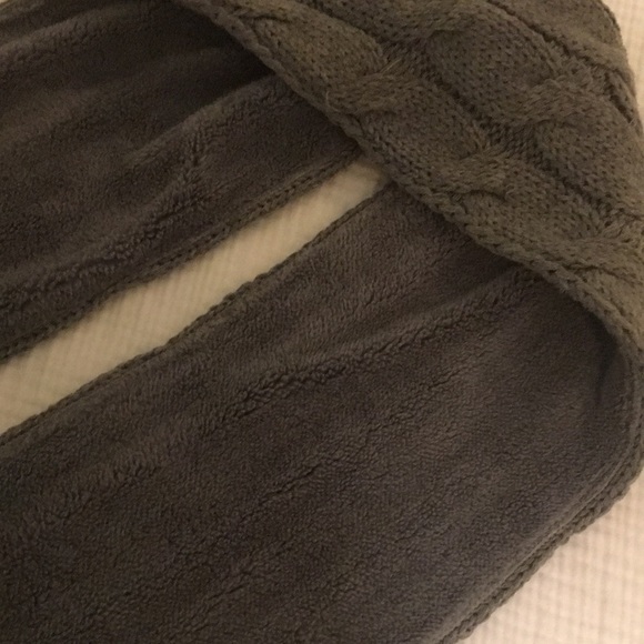 C.C Exclusives - Super Chic Gray Scarf Wrap - Picture 4 of 8